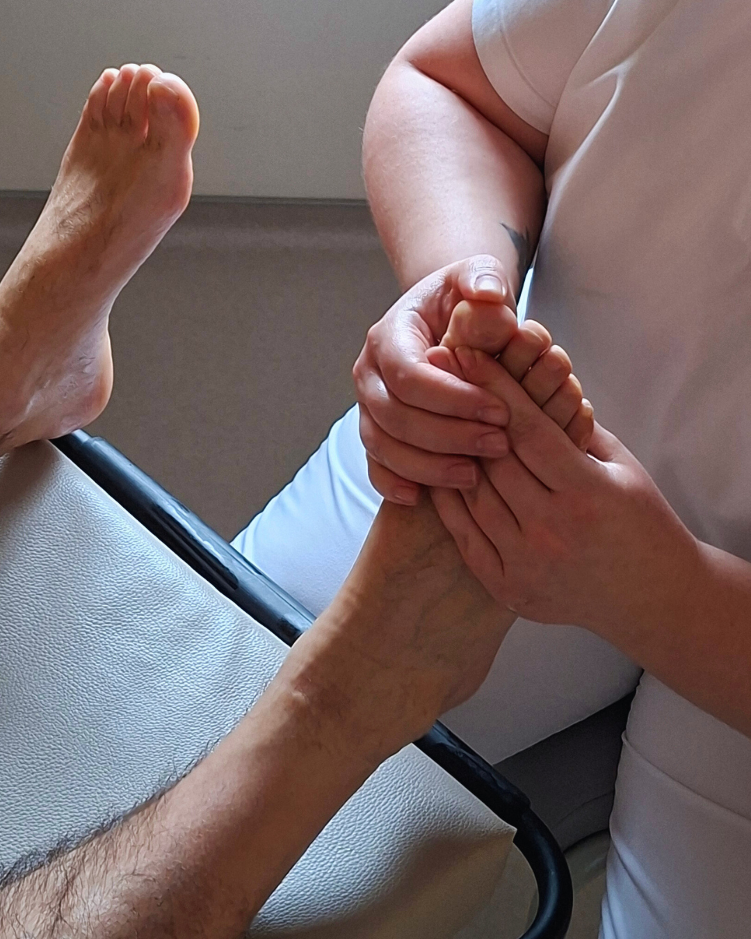 Séance de réflexologie plantaire au Centre hospitalier de Bagnères-de-Bigorre